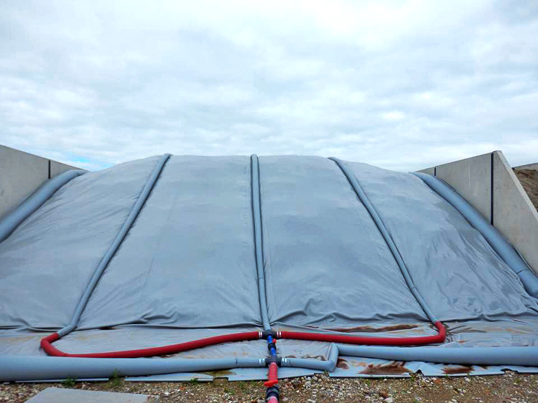 Kornet sleufsilo afdekkleed met waterslurven