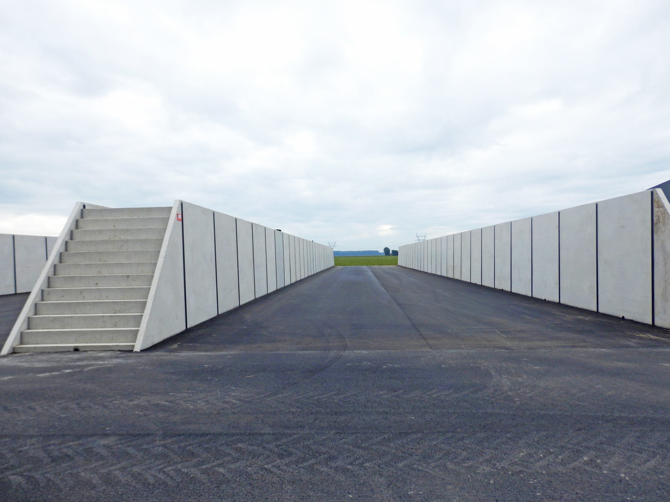 Beton elementen - sleufsilo met verharde ondergrond