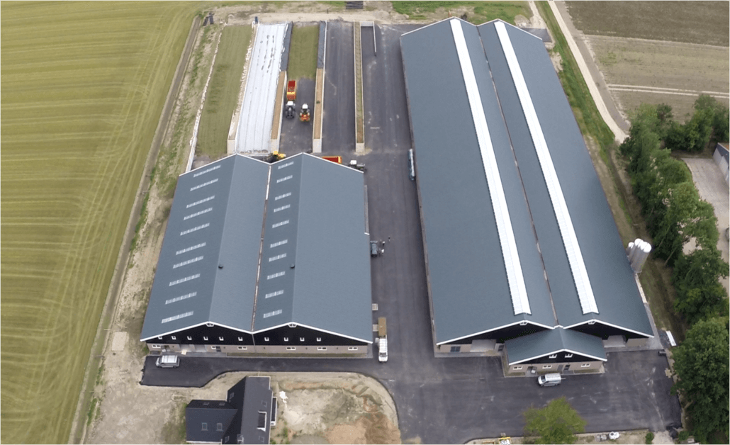 Veehouderij met sleufsilo en afdeksysteem Kornet Veehouderij met sleufsilo en afdeksysteem Kornet