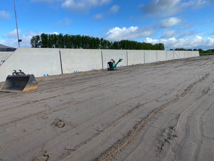 Sleufsilo – Uitkuilen van voor- en achterzijde Sleufsilo - Uitkuilen van voor- en achterzijde