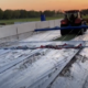 Kornet beton afdekkleed achter tractor